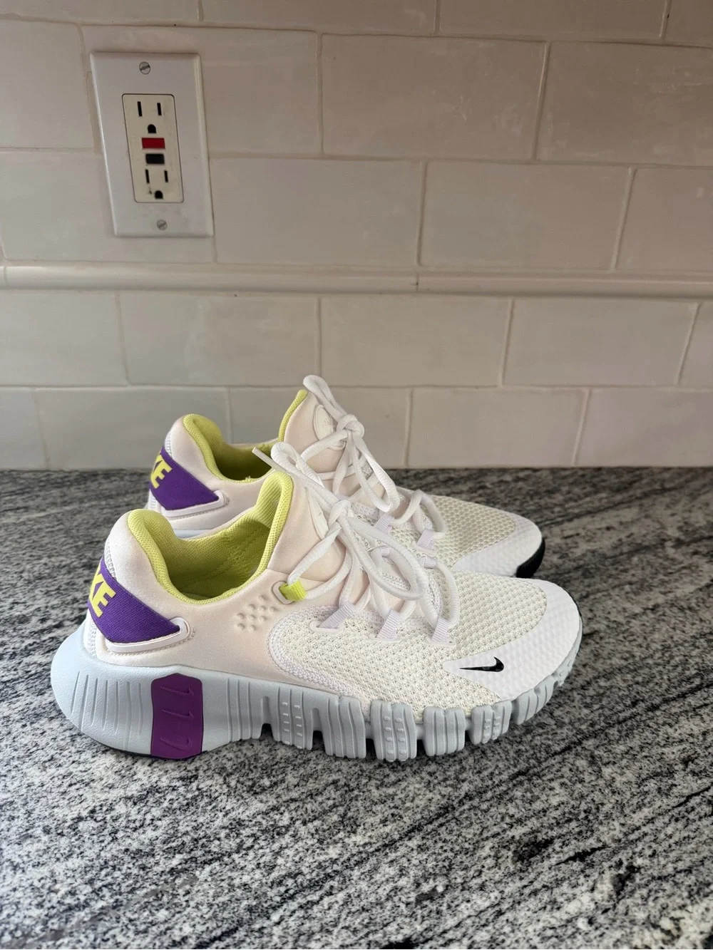 Women’s Nike Free Metcon 4 White Wild Berry CZ0596-157 Size 8